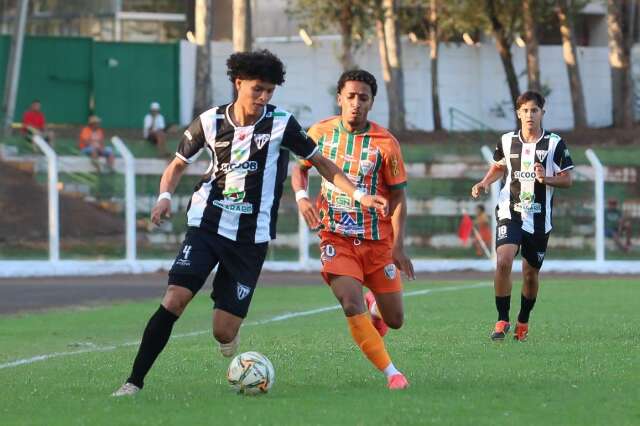 Com gol contra, Naviraiense e Oper&aacute;rio Caarapoense empatam pela S&eacute;rie B