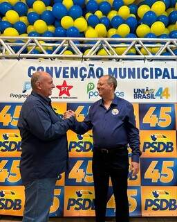 Prefeito reeleito Clóvis do Banco (direita) ao lado do vice João do Bruno (Foto: Divulgação)