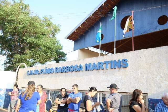 Primeiras na fila, irm&atilde;s chegaram com 2 horas de anteced&ecirc;ncia