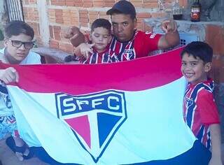 Dia de jogo do São Paulo vira evento importante na casa da família Assis (Foto: Arquivo Pessoal)