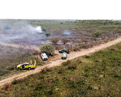 Três fazendas recebem "fogo bom" para prevenir grandes incêndios