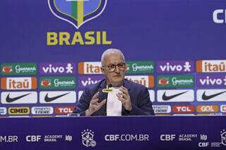 Técnico Dorival Jr durante entrevista coletiva (Foto: Rafael Ribeiro/CBF)