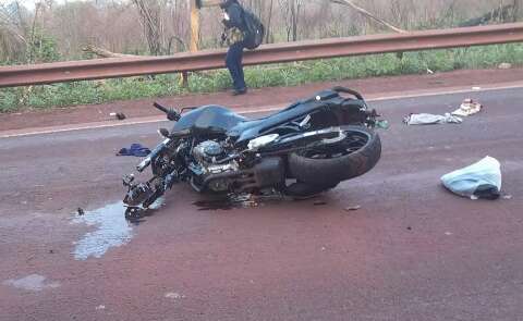 Motociclista morre ap&oacute;s ser atingido por carreta na BR-262 