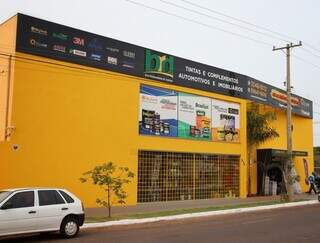 Atacadão das Tintas está localizado na Avenida Manoel da Costa Lima, 318, Vila Ipiranga. (Foto: Osmar Veiga)