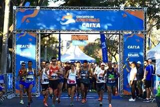 Participantes do circuito de corridas de rua da Caixa (Foto: Divulgação)