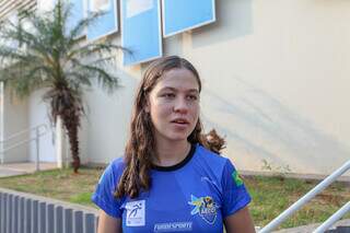 Ana Carolina Wanderlvald, de 15 anos, em frente ao ginásio do Círculo Militar (Foto: Paulo Francis)