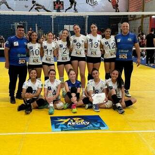 Equipe da Associação Esportiva Campo Grande Vôlei, em Campeonato Brasileiro Interclubes (Foto: Divulgação)