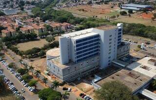 Prédio do Hospital Regional de Mato Grosso do Sul, em Campo Grande (Foto: Osmar Veiga/Arquivo)