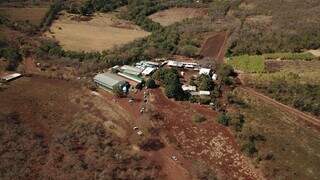 Grupo quebra cerca, invade Furnas do Dion&iacute;sio e abandona lixo