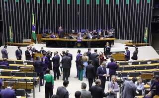 Parlamentares no plenário, durante sessão deliberativa, nesta terça-feira (8). (Foto: Mário Agra/Câmara dos Deputados)