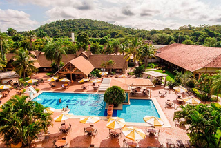 Uma das piscinas que integram o Zagaia Eco Resort. (Foto: Divulgação)