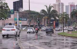 Ap&oacute;s 18 dias de seca e fuma&ccedil;a, chuva &eacute; esperan&ccedil;a de respirar melhor