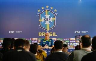 Técnico Dorival Júnior em entrevista coletiva nesta quarta-feira (Foto: Rafael Ribeiro/CBF)