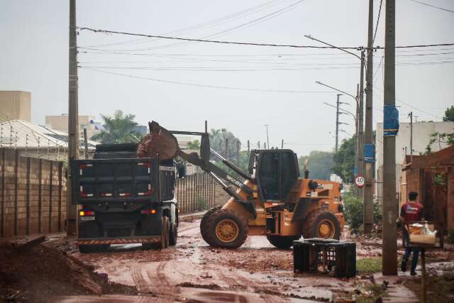 For&ccedil;a-tarefa faz limpeza e retira galhos, pedras e lama das vias da Capital