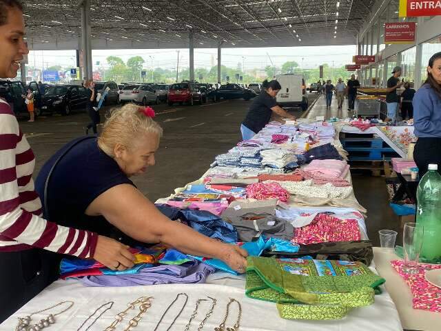 Com peças a partir de R$ 2, bazar é chance de ajudar crianças