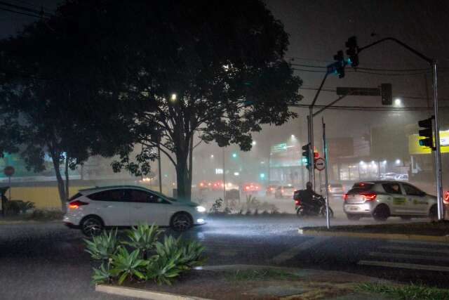 Campo Grande registra queda de 2,5 mil raios em noite de chuva