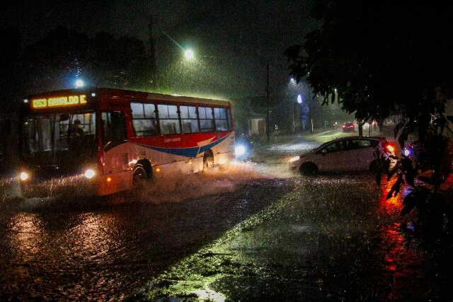 Nas &uacute;ltimas horas, chuva j&aacute; supera acumulado de todo o m&ecirc;s de setembro 