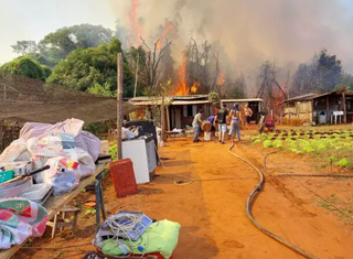 Ap&oacute;s inc&ecirc;ndio, aldeia recebe plantio de &aacute;rvores para renovar esperan&ccedil;a