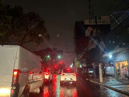 Chuva de 28 mil&iacute;metros alivia estiagem de 20 dias em Dourados