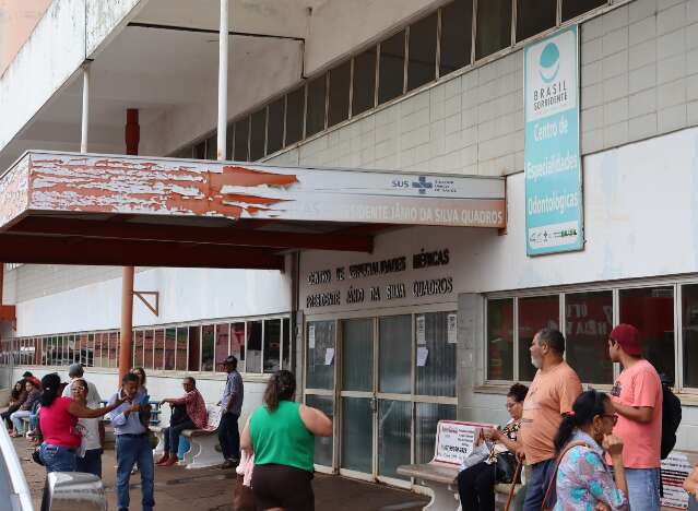 Mesmo com hora marcada, pacientes d&atilde;o &ldquo;com a cara na porta&rdquo; no CEM 