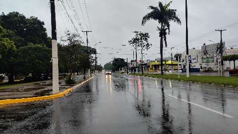 Dourados tem chuva intensa e acumulado em 24 horas supera 64 milímetros