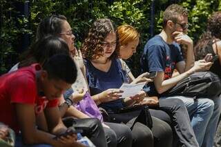 Estudantes se preparando para o Exame Nacional do Ensino Médio (Foto: Paulo Pinto/Agência Brasil)