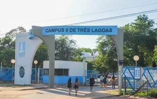 Fachada do campus da UFMS em Três Lagoas, onde o curso de Geografia recebeu nota máxima do MEC (Foto: Divulgação).