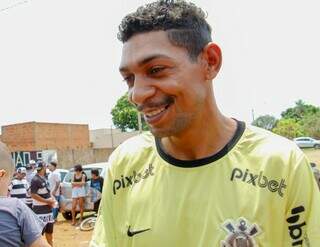 Jefferson Aleixo fala que doação de brinquedos traz alegria para crianças. (Foto: Juliano Almeida)