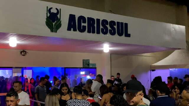 Ap&oacute;s garrafadas, primeiro baile funk na Acrissul pode ter sido o &uacute;ltimo