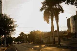 Vista do céu de Campo Grande em foto tirada na Rua Antônio Maria Coelho. (Foto: Juliano Almeida)