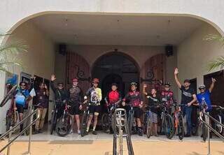 De bicicleta, fi&eacute;is encaram rota de 140 km em peregrina&ccedil;&atilde;o dedicada &agrave; santa 