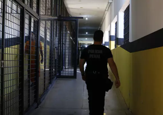 Corredores de celas do presídio de segurança máxima em Campo Grande (Foto: Paulo Francis)