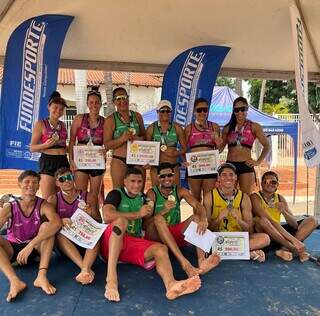 Campeões da etapa nas categorias masculino e feminino (Foto: Divulgação)