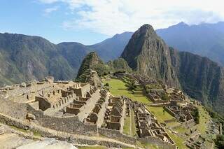 Machu Picchu, no Peru, uma cidade de quase 600 anos toda construída por blocos de pedras encaixadas, a maior parte delas tem entre 10 kg e 15 kg, mas algumas chegam a pesar 20 toneladas (Foto: Reprodução/Melhores Destinos)