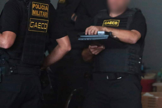 Policiais do Gaeco durante cumprimento de mandado. (Foto: Arquivo/Marcos Maluf)