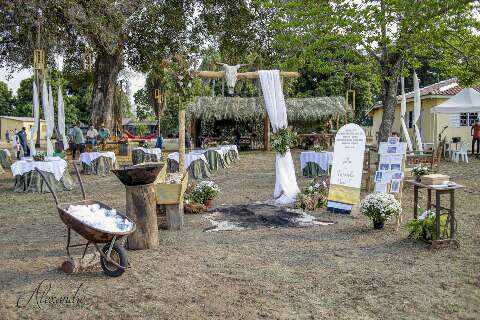 Família inteira trabalhou para casamento sair perfeito em fazenda