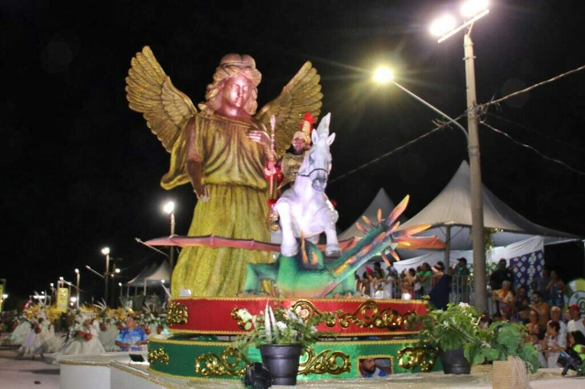 Prefeitura oficializa repasse de R$ 490 mil para desfiles de Carnaval