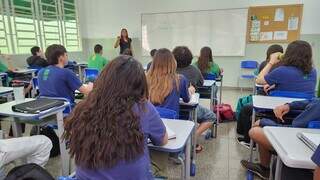 Alunos da rede estadual de ensino em sala de aula (Foto: Divulgação/SED)