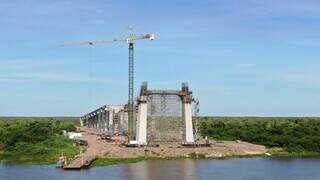 Obras na ponte da Rota Bioceânica, que ligará Brasil ao Paraguai. (Foto: Toninho Ruiz)