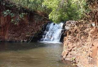 Passeio na propriedade inclui acesso ao rio e cachoeira. (Foto: Osmar Veiga)