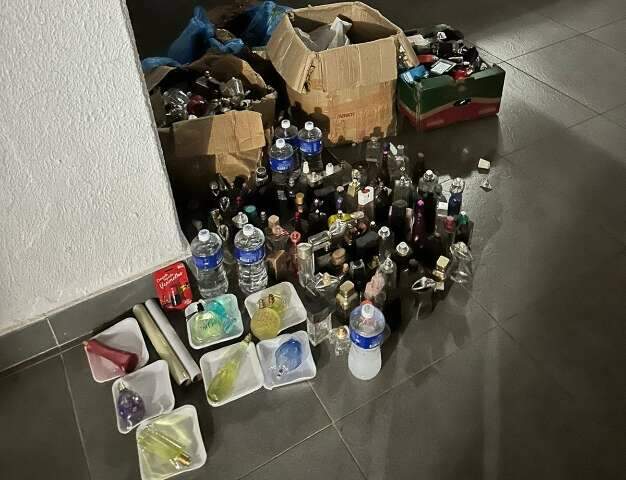 Grupo &eacute; preso vendendo perfume falsificado a base de corante e &aacute;lcool 70%