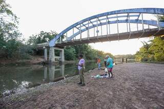 Rio Miranda assoreado na divisa de Jardim e Guia Lopes da Laguna. (Foto: Paulo Francis)