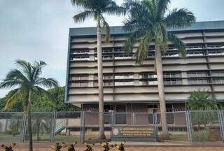 Fachada da superintendência da Polícia Federal em Campo Grande (Foto: Paulo Francis) 