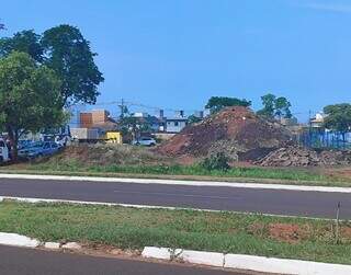 Montanha de resíduos por outro ângulo (Foto: Direto das Ruas)