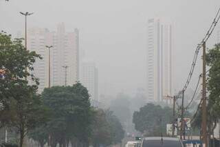 Horizonte esfumaçado em Campo Grande em setembro (Foto: Juliano Almeida)