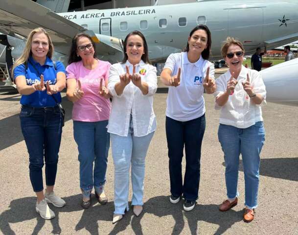 Recepcionada por Adriane Lopes, Michelle Bolsonaro chega a Campo Grande