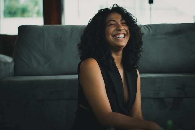 Cantora vai às escolas mostrar que MS também sabe fazer música