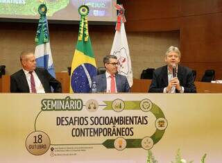 Palestra foi realizada durante seminário no TJMS, esta tarde (Foto: Osmar Veiga)