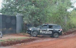 Equipe do Dracco chegando na Denar, na manhã de hoje (Foto: Osmar Veiga)