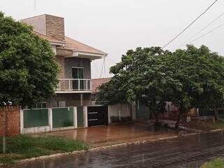 Chuva leve em Iguatemi, na região sul do Estado (Foto: Direto das Ruas)